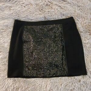 NWOT---Kensie black skirt with front sequin detail